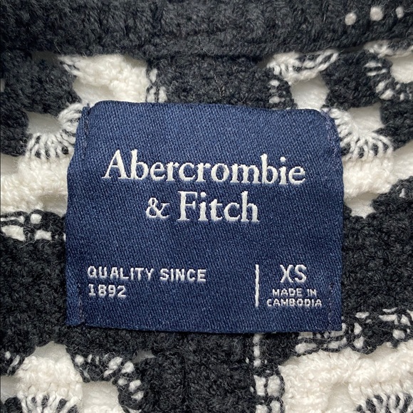 Abercrombie & Fitch Boho Crochet Knit Short Sleeve Button Up Shirt (Black/White) - Picture 13 of 16